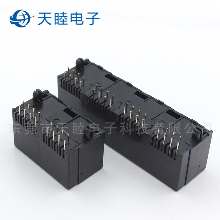 全塑180度直立式1X4四口RJ45网络母座高清图 全塑180度直立式1X4四口RJ45网络母座高清图